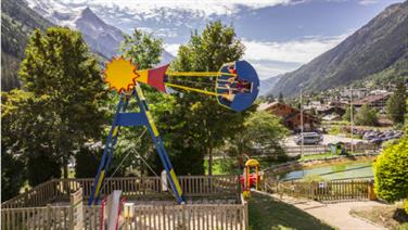 Image for: TOKENS : Attractions